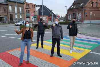 Niel legt regenboogzebrapad aan 'de klok' (Niel) - Gazet van Antwerpen
