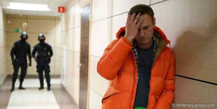 Top Kremlin critic Alexei Navalny says he's a 'skeleton walking, swaying, in its cell'