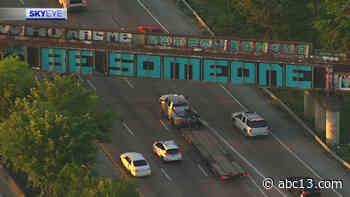 Houston's iconic 'Be Someone' graffiti returns to overpass after months - KTRK-TV