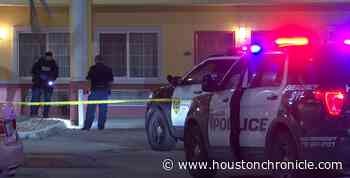 Man fatally shot in southwest Houston hotel parking lot - Houston Chronicle