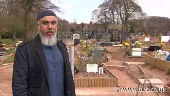 Covid: The volunteer burying 'generations' of Muslim victims