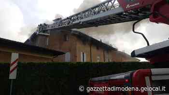 Modena, incendio in strada Martiniana. Tre appartamenti fuori uso - La Gazzetta di Modena
