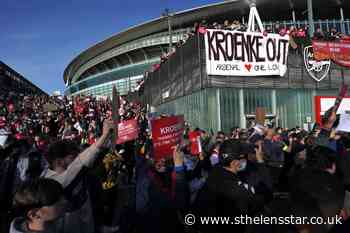 Fans protest at Arsenal ahead of match against Everton - St Helens Star