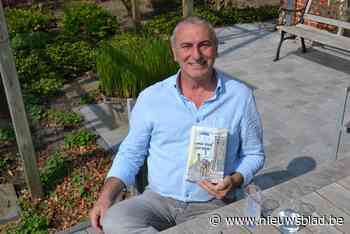 Evergemnaar Carlos (58) schrijft tweede vakantieroman: vurig, meeslepend, verslavend en hilarisch avontuur in Santorini