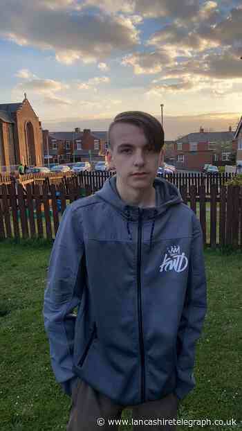 Rhyddings students shout driver to stop Burnley school-bus with smoking wheel