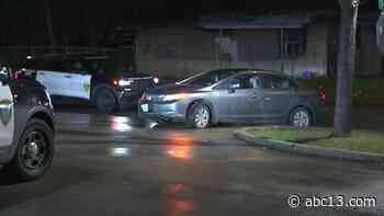 Woman drives off after being shot by boyfriend at Houston apartment, police said - KTRK-TV