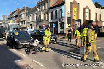 Bromfietser (17) raakt gewond na aanrijding op Turnhoutsebaan