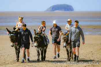 In Pictures: Life's a beach as mini-heatwave hits - Dudley News