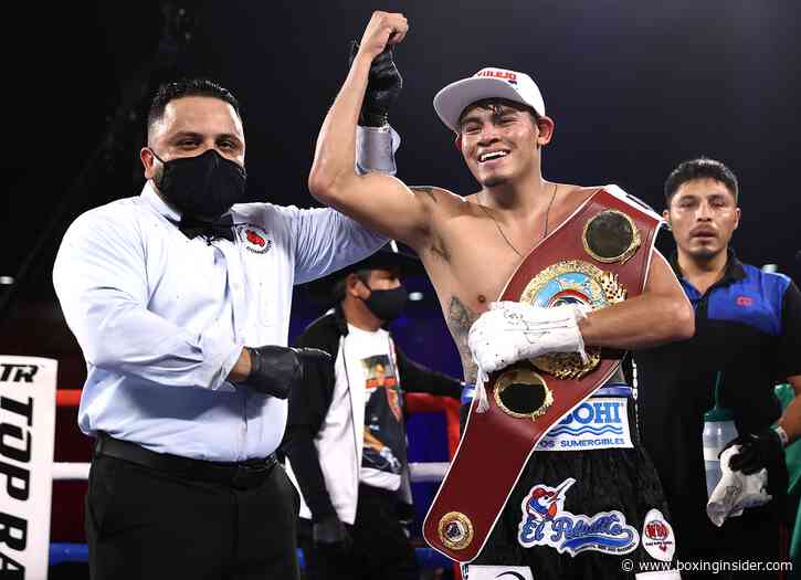 Emanuel Navarrete Drops, Stops Christopher Diaz