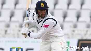 County Championship: Simon Harmer on 62 for Essex after Danny Briggs hits 66 for Bears