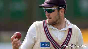 County Championship: Craig Overton takes 5-25 as Somerset beat Leicestershire