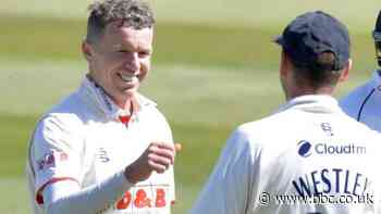 County Championship: Warwickshire v Essex - Peter Siddle takes 3-52 on return