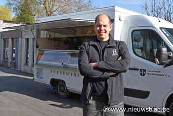 Palinghandel sluit na honderd jaar maar verkoopt toch nog altijd aan Donkmeer: “Iedereen welkom aan ons palingkraam”