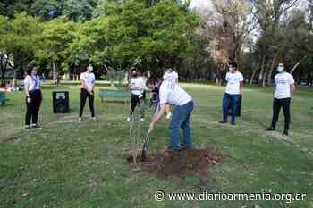 La juventud de la comunidad armenia de Buenos Aires realizó un acto por el 106º aniversario del Genocidio Armenio - Diario Armenia