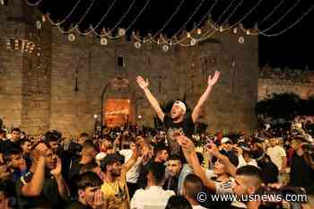 Palestinians Cheer as Israeli Barriers Come Down After Jerusalem Ramadan Clashes