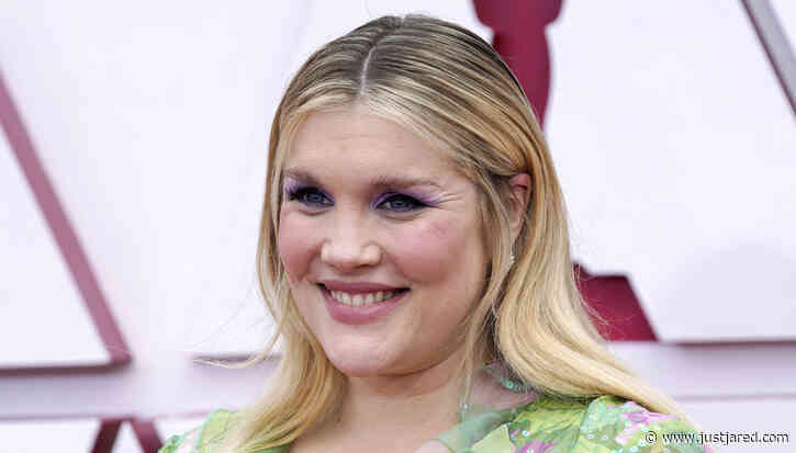 Emerald Fennell Wins Academy Award for Best Original Screenplay at Oscars 2021!
