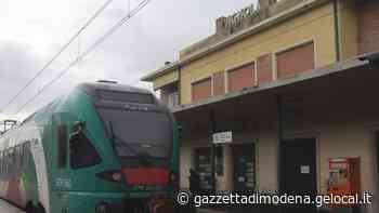 Vignola, giovani violenti: calci e pugni al capotreno - La Gazzetta di Modena