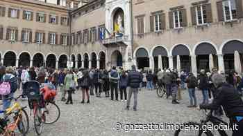 Modena. Armi, conti da pagare e fake news: una settimana tra i negazionisti - La Gazzetta di Modena