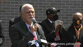 Markham residents gather to support mayor - Yahoo News