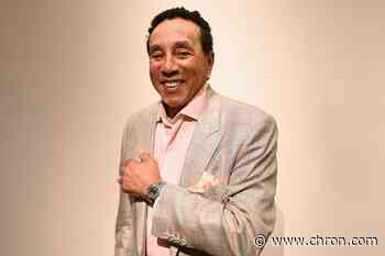 R&B icon Smokey Robinson delivers a performance for a Houston gala - Chron