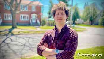 'Insensitive' vaccination notice painful reminder of father's COVID-19 death, son says