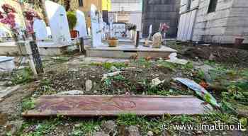 Degrado a Napoli: dopo il taglio dell'erba emergono gli orrori nel cimitero di Miano - ilmattino.it