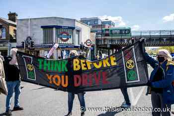 Cyclists demonstrate on Cycle Superhighway 7