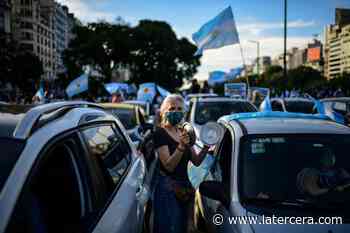 Protestas en Buenos Aires contra nuevas restricciones sanitarias - La Tercera