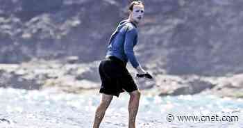 Photo of Mark Zuckerberg slathered in sunscreen meant as paparazzi dodge     - CNET