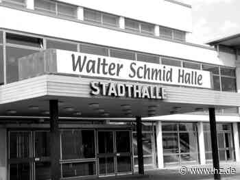 Klare Regeln: Warum es in der Stadthalle Giengen Überzieher an der Garderobe zu kaufen gab - Heidenheimer Zeitung