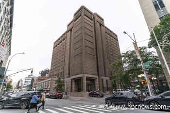 NYC jail captain said inmate was 'faking it' as he killed himself, prosecutors say