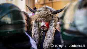 Modena, cena nel locale del ristoratore-sciamano: multati 57 no-mask - La Repubblica