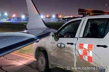 Buenos Aires: insólito choque entre una camioneta y un avión - Cadena 3