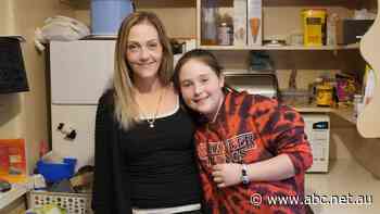 When the coronavirus supplement was cut, single mum Leanne's darkest days returned - ABC News