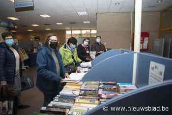 Grote interesse voor boekenverkoop in bibliotheek - Het Nieuwsblad