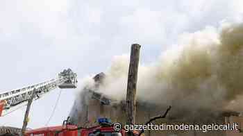 Modena. Brucia una palazzina a Baggiovara, distrutti tre appartamenti. Ecco come è andata - La Gazzetta di Modena