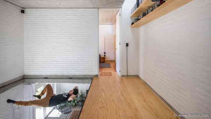 Fábrica de Espacios strings "big hammock" between two floors of Casa Bosque Sereno