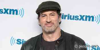 Gilmore Girls' Scott Patterson to Watch and Recap the Entire Series for New Podcast - PEOPLE
