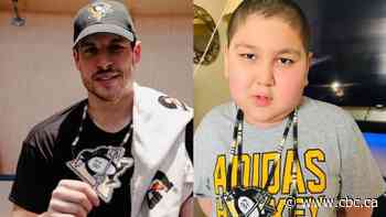 Child battling cancer fulfils dream of meeting Sidney Crosby, gives him beaded medallion