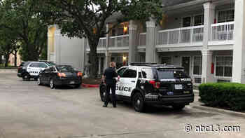 Man found dead inside motel room in SE Houston; police investigating as homicide - KTRK-TV