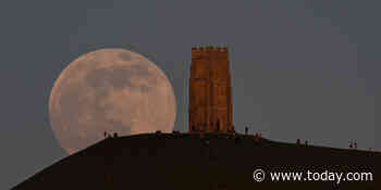 The most stunning photos of the pink supermoon from around the world