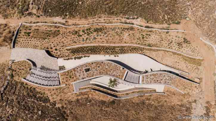 Curving stone walls allow Xerolithi vacation house to merge with Greek island landscape