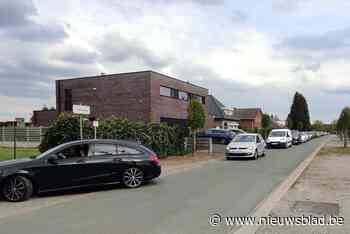 Drie uur (!) aanschuiven voor Lommelse ‘Aardbeien Drive-in’: politie voorziet omleiding