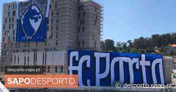 Adeptos do FC Porto fazem cordão humano para apoiar equipa e criticar arbitragem - SAPO Desporto