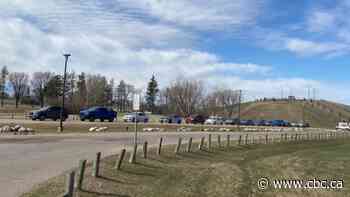 COVID-19 in Sask.: 262 new cases, 3 deaths reported; drive-thru and walk-in vaccine clinics reopen