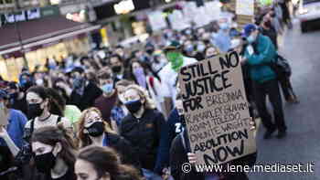 “È un nuovo George Floyd”: ispanico muore durante un fermo della polizia Usa | VIDEO - LE IENE