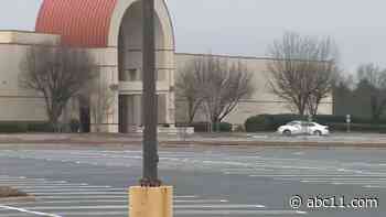 2 people injured in shooting at Carolina Place Mall in Pineville