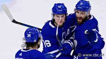 Matthews continues hot streak with 2 goals as Leafs down Canucks