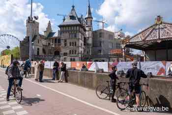 Na alle heisa: Antwerpenaars stromen samen aan Het Steen - Gazet van Antwerpen