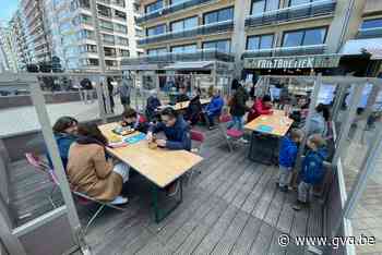 Middelkerke heropent terrassen: “Zo veel volk, het lijkt wel een warme zomerdag” - Gazet van Antwerpen